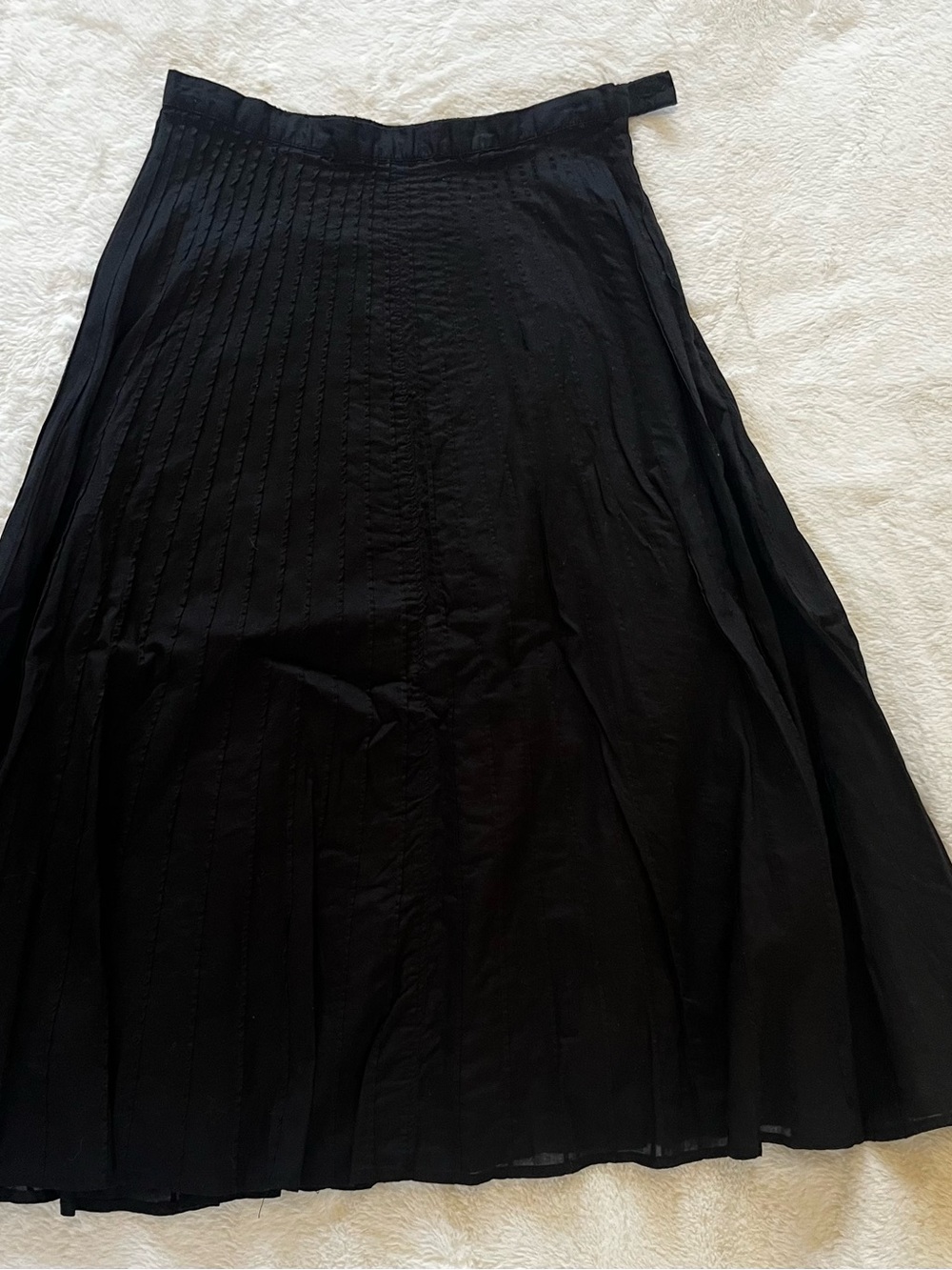 Classic Black Pleated Midi Skirt - Dialogue